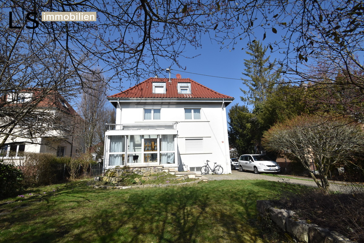 *Seltene Gelegenheit* Freistehendes 2-Familienhaus mit großem Grundstück in Vaihinger Bestlage!, 70563 Stuttgart, Zweifamilienhaus