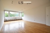 Wohnzimmer | 1. Wohnebene - *Unikat in S-West* Besondere Maisonette-Wohnung mit 700 m² Gartenparadies, Gartenhaus und Garage!