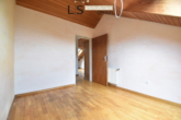 Schlafzimmer 3 | 2. Wohnebene - *Unikat in S-West* Besondere Maisonette-Wohnung mit 700 m² Gartenparadies, Gartenhaus und Garage!