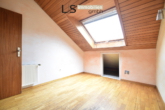 Schlafzimmer 3 | 2. Wohnebene - *Unikat in S-West* Besondere Maisonette-Wohnung mit 700 m² Gartenparadies, Gartenhaus und Garage!