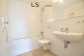 Badezimmer | 1. Wohnebene - *Unikat in S-West* Besondere Maisonette-Wohnung mit 700 m² Gartenparadies, Gartenhaus und Garage!