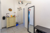 Flur - *WG-geeignet* Schönes, helles 2-Zimmer-City-Apartment in Stuttgart-Ost nahe Parkanlage Villa Berg!