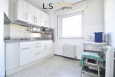 Küche - Charmante 3-Zimmer-Wohnung mit Potenzial, Fernblick und Garagenoption im „Salute“ in S-Fasanenhof!