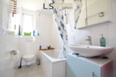 Badezimmer - **Traumhaft** Renovierte Altbau-Etagenwohnung in absolut ruhiger Lage von Stuttgart-Ost!