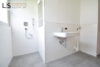 *XXL-Terrasse* Renovierte, geräumige und sehr gepflegte 3-Zimmer-Terrassen-Wohnung in S-Degerloch! - Badezimmer