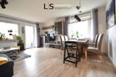 Familienfreundliche 4-Zimmer-Wohnung mit Balkon und Stellplatz in Ortsrandlage von S-Weilimdorf! - Wohnzimmer