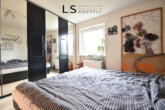 Familienfreundliche 4-Zimmer-Wohnung mit Balkon und Stellplatz in Ortsrandlage von S-Weilimdorf! - Schlafzimmer 1