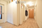 Familienfreundliche 4-Zimmer-Wohnung mit Balkon und Stellplatz in Ortsrandlage von S-Weilimdorf! - Eingangs-/Flurbereich