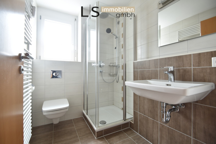 Badezimmer mit Dusche