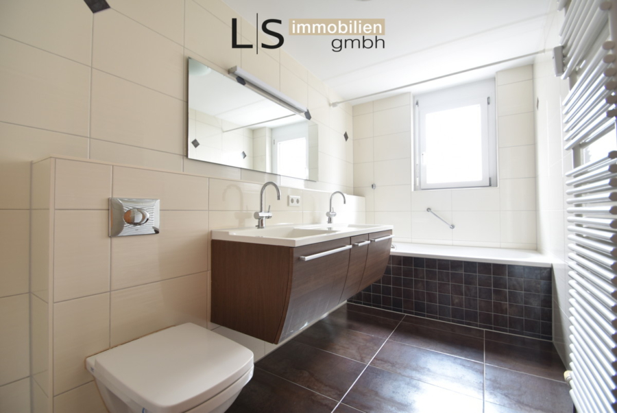 Badezimmer mit Wanne
