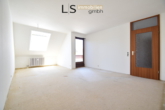 Wohnzimmer - *Ihr Wohntraum zum Selbstgestalten – 3-Zimmer-Dachgeschosswohnung in Top-Lage mit 2 Stellplätzen!*