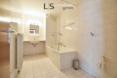 Badezimmer - *Ihr Wohntraum zum Selbstgestalten – 3-Zimmer-Dachgeschosswohnung in Top-Lage mit 2 Stellplätzen!*