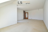 Wohnzimmer - *Ihr Wohntraum zum Selbstgestalten – 3-Zimmer-Dachgeschosswohnung in Top-Lage mit 2 Stellplätzen!*