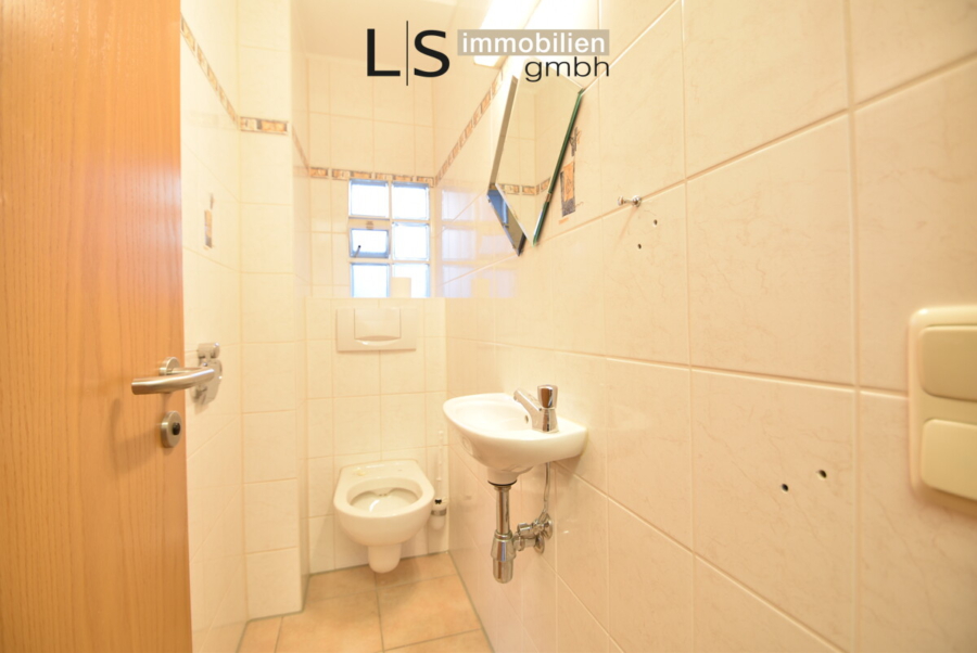 separates WC