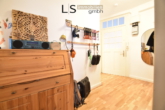 Eingangs-/Flurbereich - Stilvolle Altbauwohnung mit Charme in begehrter Lage von Stuttgart-Ost!