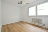 Schlafzimmer - *S-Haigst – Atemberaubende Aussicht!* Renovierte Terrassen-Wohnung mit Panoramablick über Stuttgart!
