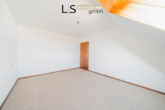Schlafzimmer - *Ihr Wohntraum zum Selbstgestalten – 3-Zimmer-Dachgeschosswohnung in Top-Lage mit 2 Stellplätzen!*