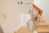 Treppenhaus - *Ihr Wohntraum zum Selbstgestalten – 3-Zimmer-Dachgeschosswohnung in Top-Lage mit 2 Stellplätzen!*