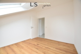 Schlafzimmer - *Frisch renoviert* Schickes 2-Zimmer-Dachstudio mit Süd-West-Balkon im beliebten Märchenviertel!