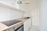 Küche mit neuer EBK - *Frisch renoviert* Schickes 2-Zimmer-Dachstudio mit Süd-West-Balkon im beliebten Märchenviertel!