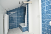 Badezimmer - *Frisch renoviert* Schickes 2-Zimmer-Dachstudio mit Süd-West-Balkon im beliebten Märchenviertel!