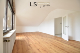 Wohn-/Esszimmer - *Frisch renoviert* Schickes 2-Zimmer-Dachstudio mit Süd-West-Balkon im beliebten Märchenviertel!
