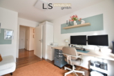 Büro - *Neuwertig* Sehr schöne und helle 4-Zimmer-Wohnung mit Balkon und Tiefgarage in Oberesslingen!