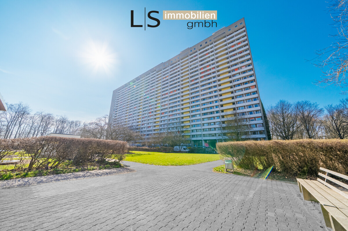 *Wohnen im Asemwald* – helle Wohnung mit viel Platz und großem Gestaltungspotenzial!, 70599 Stuttgart, Wohnung