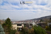 *Atemberaubende Aussicht!* Hochwertige 2,5-Zimmer-Terrassenwohnung mit Panoramablick über Stuttgart! - Panoramaaussicht
