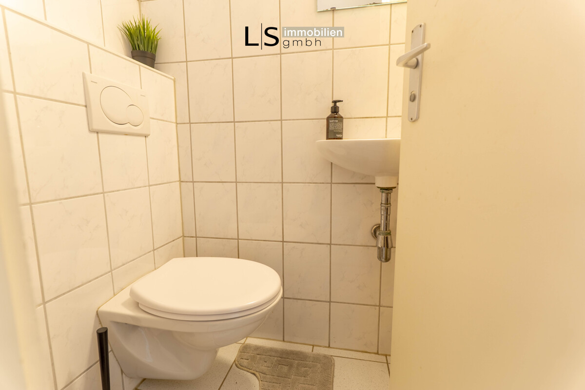 separates WC