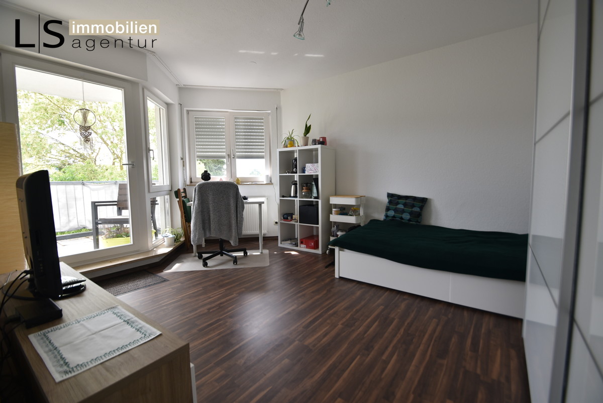 *Voll möbliert* Schönes 1-Zimmer-Apartment mit Balkon und TG-Stellplatz in sehr guter Wohnlage!, 71229 Leonberg, Wohnung