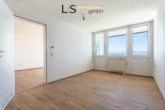 Schlafzimmer - *Saniert* Attraktive 2-Zimmer-Wohnung mit Süd-Balkon & Aussicht über Korber Höhe + KFZ-Stellplatz!
