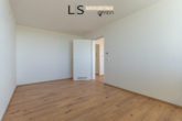 Schlafzimmer - *Saniert* Attraktive 2-Zimmer-Wohnung mit Süd-Balkon & Aussicht über Korber Höhe + KFZ-Stellplatz!