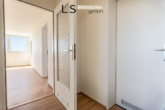 Flurbereich - *Saniert* Attraktive 2-Zimmer-Wohnung mit Süd-Balkon & Aussicht über Korber Höhe + KFZ-Stellplatz!