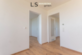 Flurbereich - *Saniert* Attraktive 2-Zimmer-Wohnung mit Süd-Balkon & Aussicht über Korber Höhe + KFZ-Stellplatz!