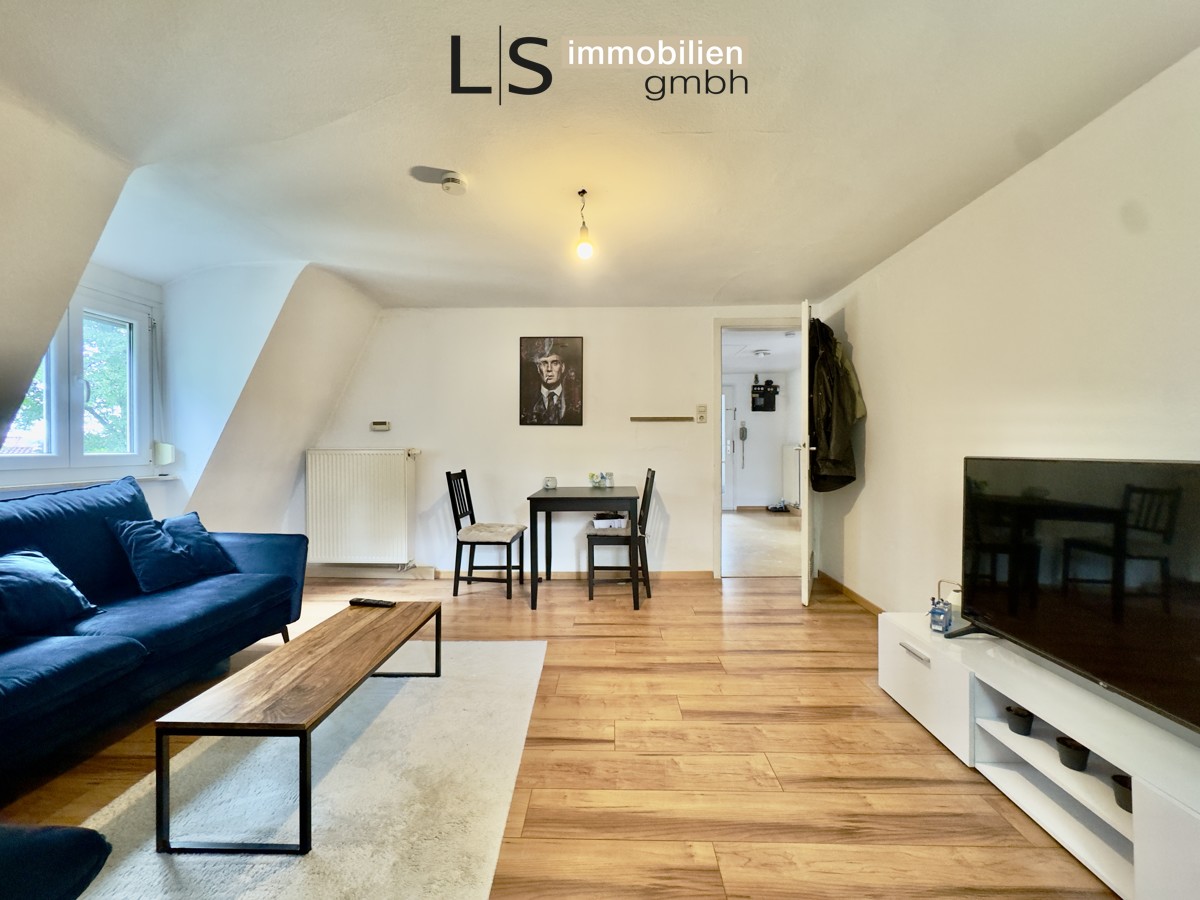 Sehr schöne und charmante 4-Zimmer-DG-Wohnung in absolut ruhiger Lage von Stuttgart-Ost!, 70188 Stuttgart, Dachgeschosswohnung