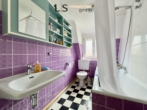 Badezimmer - Sehr schöne und charmante 4-Zimmer-DG-Wohnung in absolut ruhiger Lage von Stuttgart-Ost!