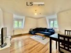 Wohnzimmer - Sehr schöne und charmante 4-Zimmer-DG-Wohnung in absolut ruhiger Lage von Stuttgart-Ost!