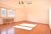 Schlafzimmer 2 - Wohnen mit Weitblick! Charmante 3-Zimmer-DG-Wohnung in Top-Lage! Stellplatz & Bühnenraum inklusive!