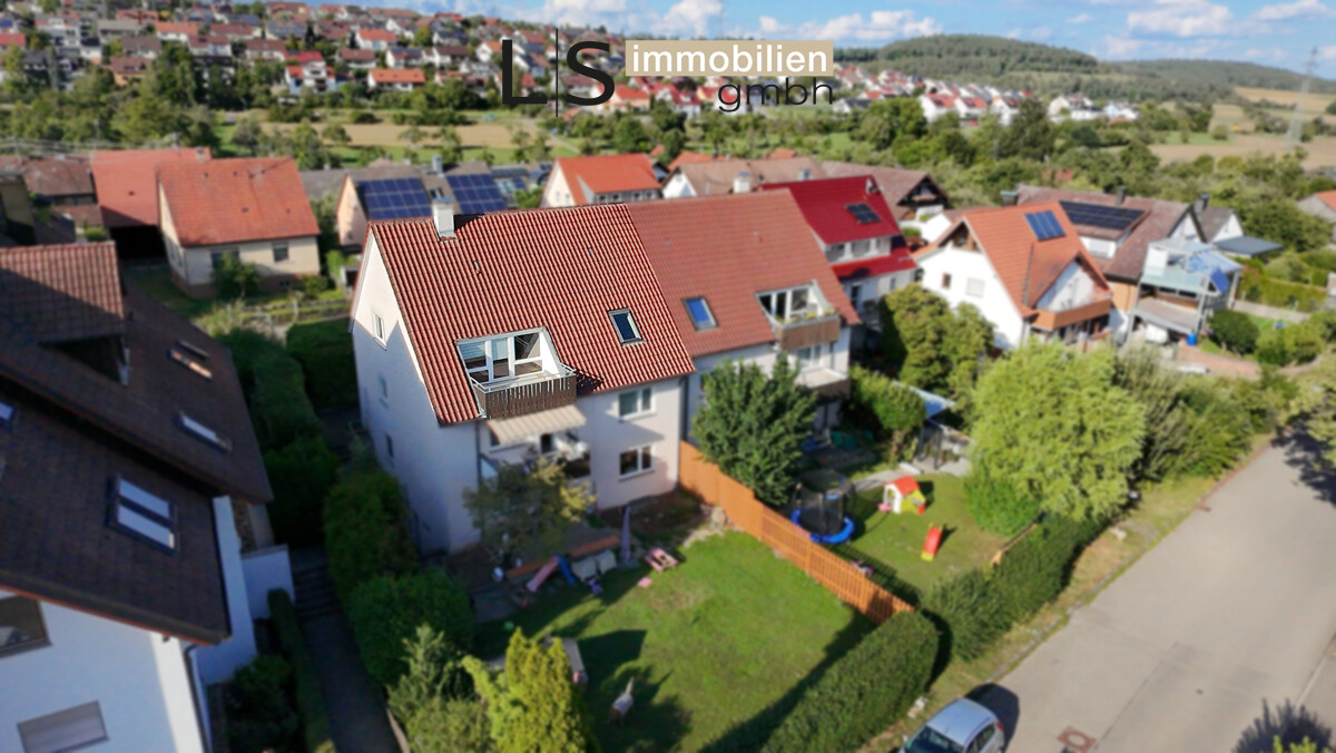 Wohnen mit Weitblick! Charmante 3-Zimmer-DG-Wohnung in Top-Lage! Stellplatz & Bühnenraum inklusive!, 75397 Simmozheim, Dachgeschosswohnung