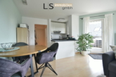 Wohn-/Esszimmer - *TRAUMHAFT* Sehr schöne und moderne 2-Zimmer-Wohnung mit Balkon und TG-Stellplatz an Einzelperson!