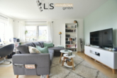 Wohn-/Esszimmer - *TRAUMHAFT* Sehr schöne und moderne 2-Zimmer-Wohnung mit Balkon und TG-Stellplatz an Einzelperson!