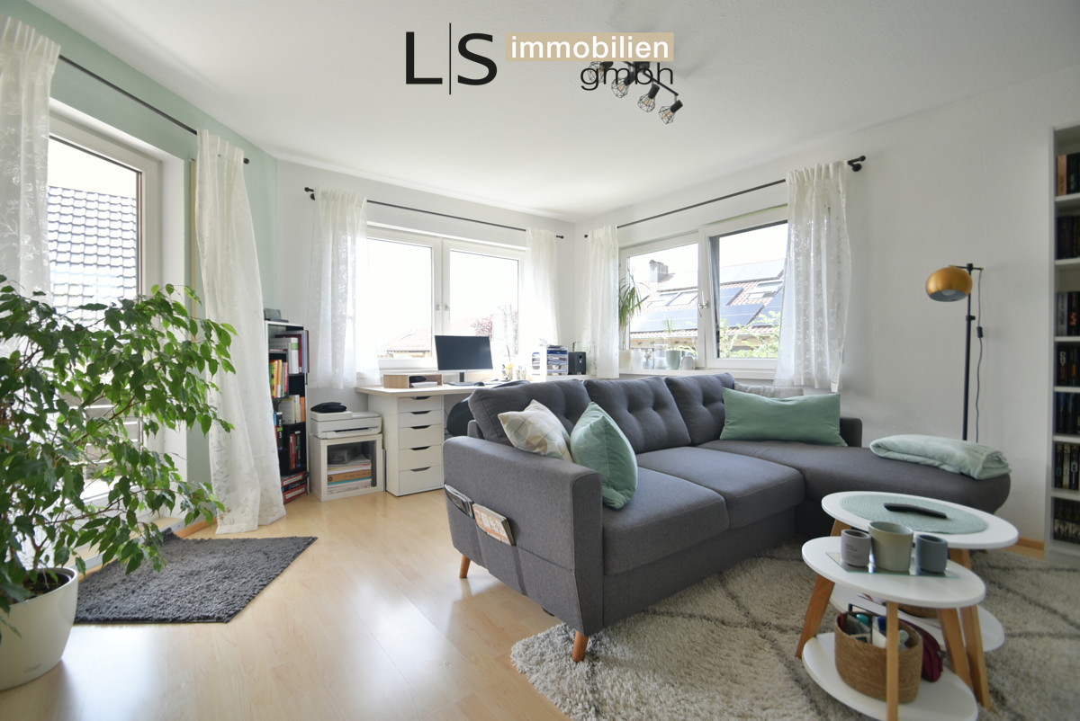 *TRAUMHAFT* Sehr schöne und moderne 2-Zimmer-Wohnung mit Balkon und TG-Stellplatz an Einzelperson!, 70599 Stuttgart, Wohnung