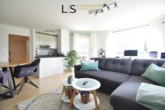 Wohn-/Esszimmer - *TRAUMHAFT* Sehr schöne und moderne 2-Zimmer-Wohnung mit Balkon und TG-Stellplatz an Einzelperson!