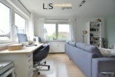 Wohn-/Esszimmer - *TRAUMHAFT* Sehr schöne und moderne 2-Zimmer-Wohnung mit Balkon und TG-Stellplatz an Einzelperson!