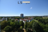 Ausblick - Weitblick inklusive: Moderne 2,5-Zimmer-Wohnung mit Balkon & Stellplatz in Stuttgart-Fasanenhof!