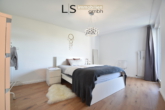 Schlafzimmer - Weitblick inklusive: Moderne 2,5-Zimmer-Wohnung mit Balkon & Stellplatz in Stuttgart-Fasanenhof!