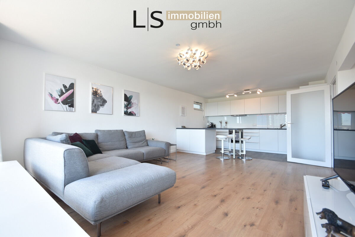 Weitblick inklusive: Moderne 2,5-Zimmer-Wohnung mit Balkon & Stellplatz in Stuttgart-Fasanenhof!, 70565 Stuttgart, Wohnung