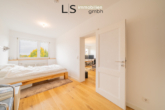 Schlafzimmer - *Degerloch pur – zeitlos schön* Hochwertig sanierte Wohnung mit Balkon und hervorragender Anbindung!