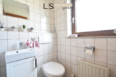 separates WC | Wohnung EG - *Besonderes 2-Familienhaus in Asperg* Top-Wohnlage mit Haus-im-Haus-Charakter in tollem Wohnumfeld!